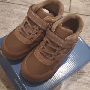 Toddler Boys Boots, Size 8 Wide